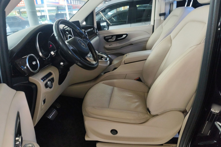 奔驰V级 2018款 V 260 L 尊贵加长版 国VI局部细节19