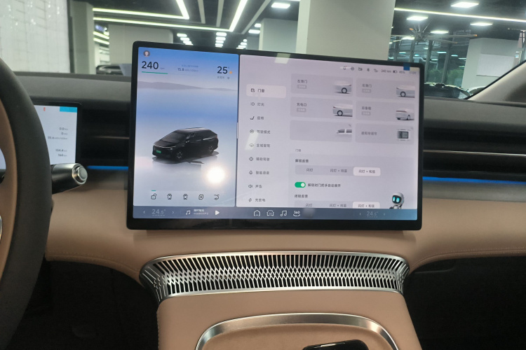 小鹏X9 2025款 650长续航 Max中控内饰12