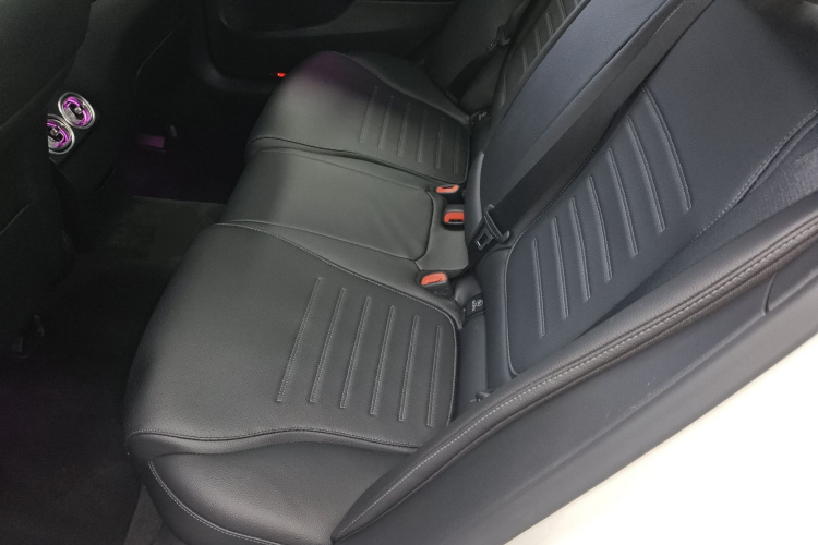 奔驰C级 2022款 改款 C 260 L 运动版中控内饰7004