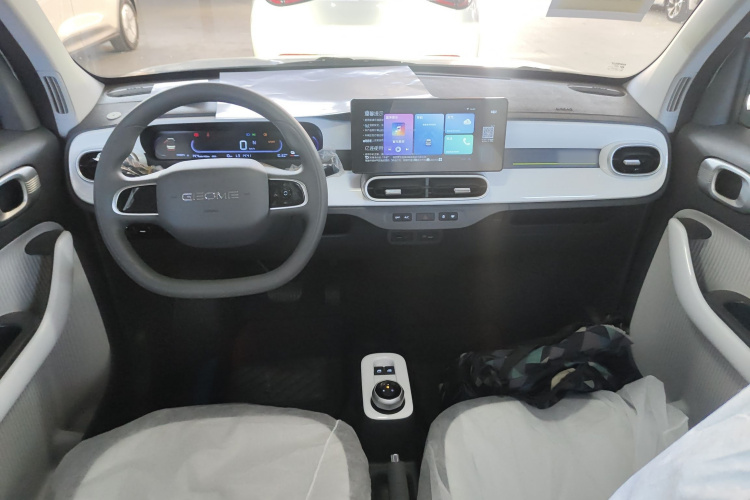 吉利银河 熊猫 2025款 210km 元气熊中控内饰12