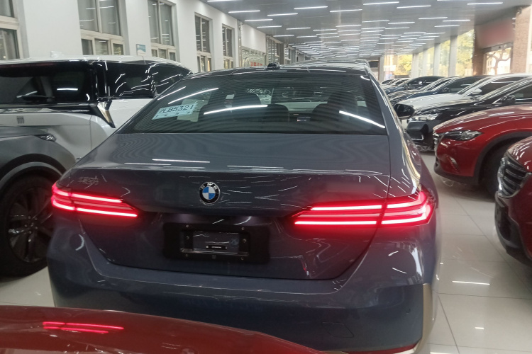 宝马5系 2024款 530Li 尊享型 豪华套装车身外观6