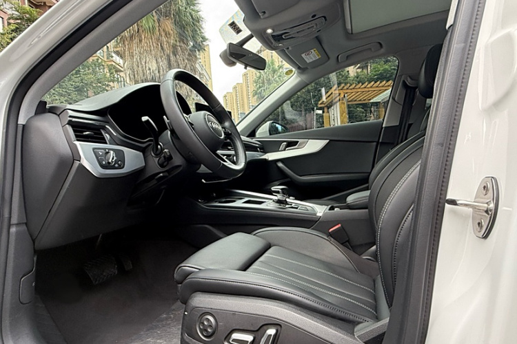 奥迪A4L 2024款 40 TFSI 时尚动感型中控内饰7006