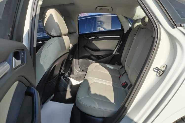 奥迪A3 2016款 Limousine 35 TFSI 领英型中控内饰7001