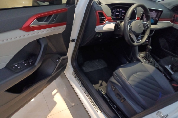 大众 途岳 2023款 300TSI 两驱月尊版中控内饰20