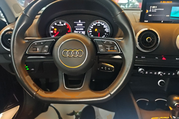奥迪A3 2018款 30周年年型 Limousine 35 TFSI 运动型局部细节13