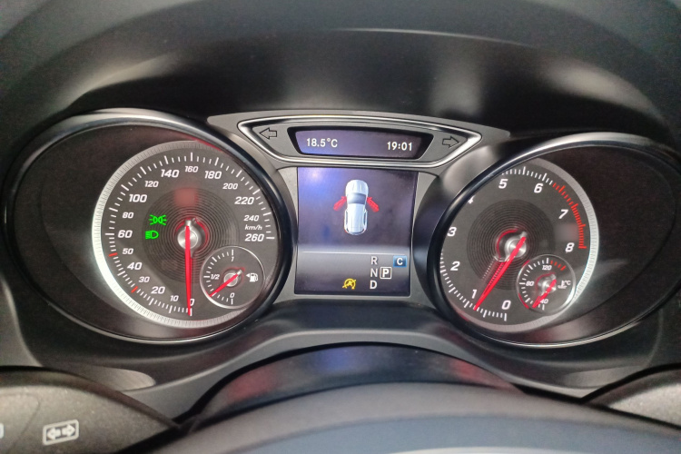 奔驰GLA 2018款 GLA 200 时尚型局部细节14