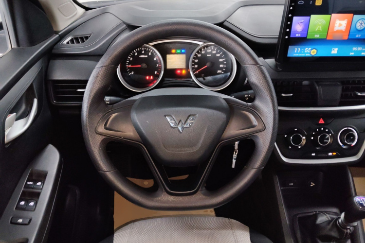 五菱汽车 五菱宏光S3 2018款 1.5L 手动标准型 国V中控内饰13