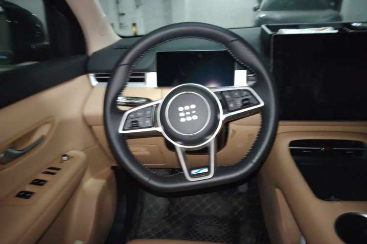 蓝电E5 PLUS 2025款 165km 长续航版 7座中控内饰13