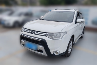 三菱 欧蓝德(进口) 2013款 2.0L 四驱都市导航版 5座