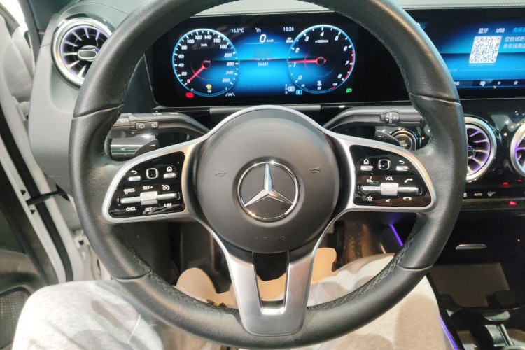 奔驰GLA 2023款 GLA 220中控内饰13