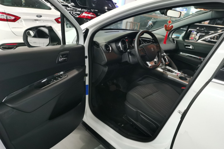 标致3008 2016款 2.0L 自动经典版中控内饰7003