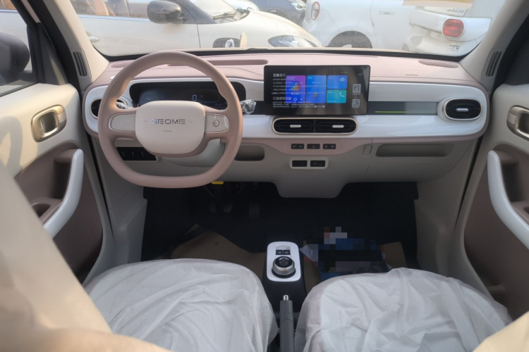 吉利银河 熊猫 2025款 210km 元气熊中控内饰7002