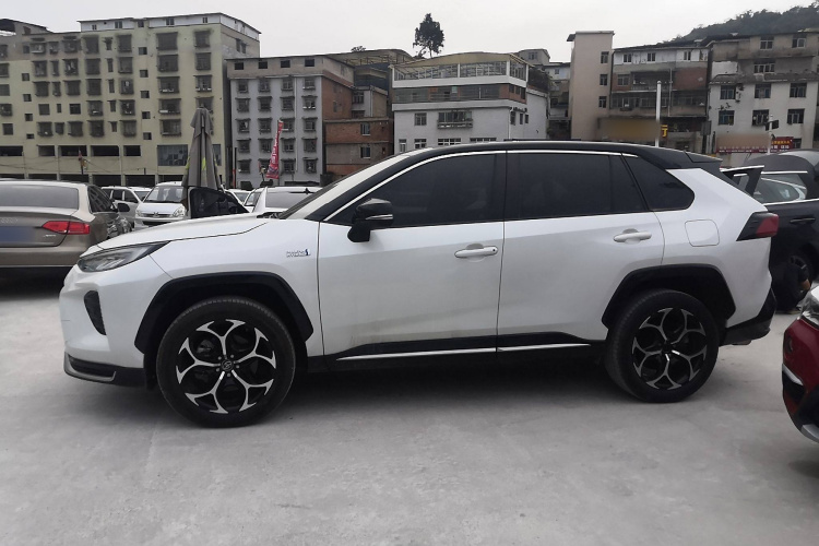 丰田 威兰达新能源 2021款 高性能版 2.5L 四驱劲擎版车身外观4