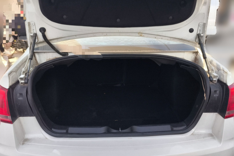 雪铁龙 世嘉 2013款 三厢 2.0L 自动品悦型中控内饰23