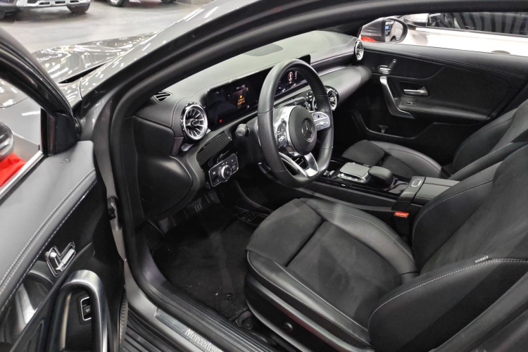 奔驰A级 2021款 A 200 L 运动轿车时尚型中控内饰7003