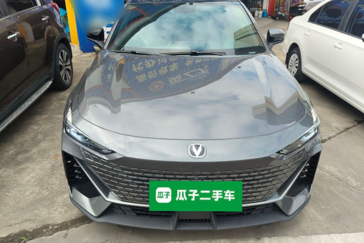 长安UNI-V 2022款 1.5T 尊贵型车身外观2