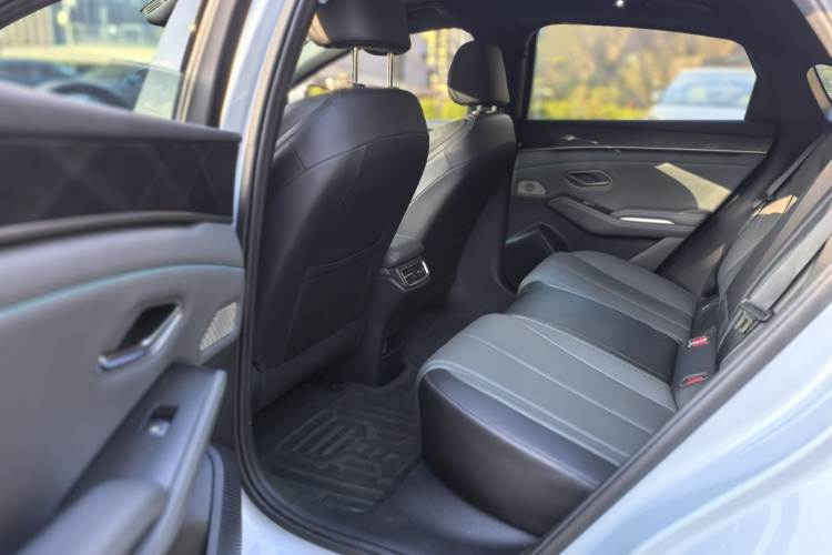 比亚迪 秦L 2024款 DM-i 120KM超越型中控内饰7012