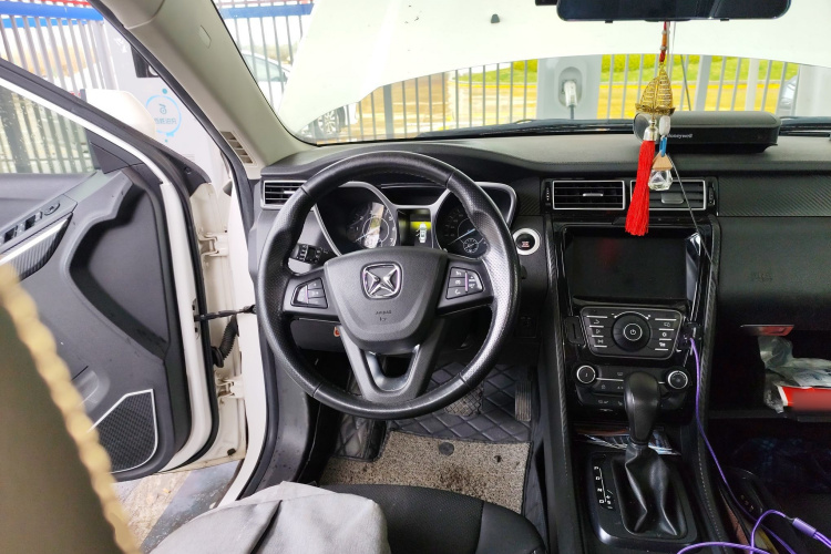 江铃 驭胜S330 2016款 1.5L GTDi 自动两驱尊贵版中控内饰13