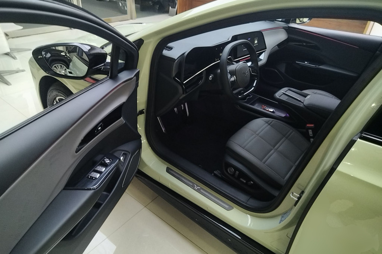 红旗EH7 2024款 690 Pro荣耀版中控内饰20