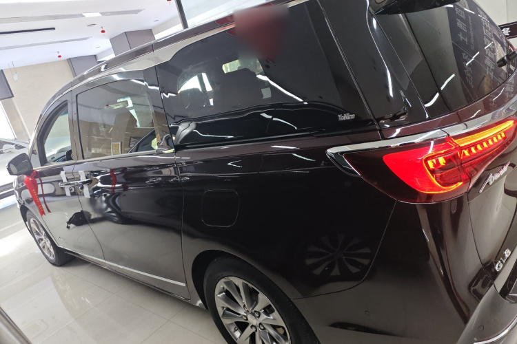 别克GL8 2022款 Avenir艾维亚 七座亲礼版车身外观4