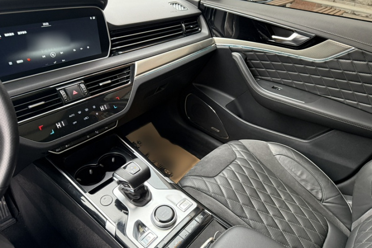 红旗HS5 2019款 2.0T 智联旗享版中控内饰7008