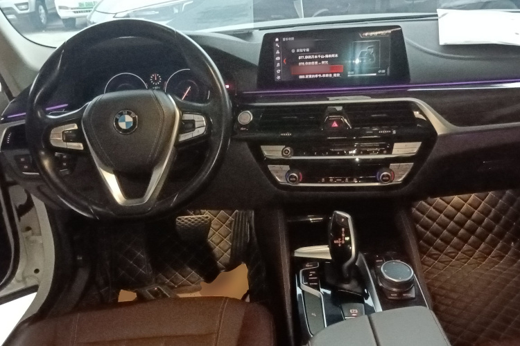 宝马5系 2019款 525Li 豪华套装中控内饰7002