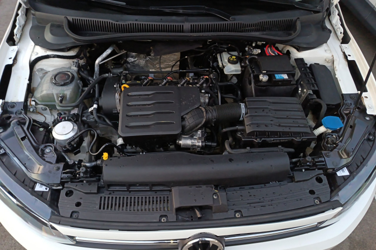 大众 Polo 2019款 Plus 1.5L 自动炫彩科技版机舱底盘24