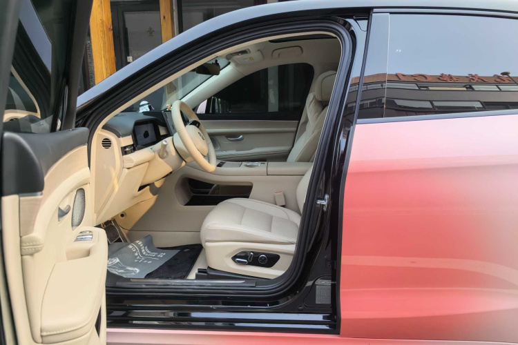 鸿蒙智行 问界M5 2025款 增程 Ultra 后驱版中控内饰7005