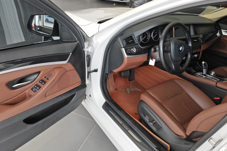 宝马5系 2017款 520Li 典雅型中控内饰20