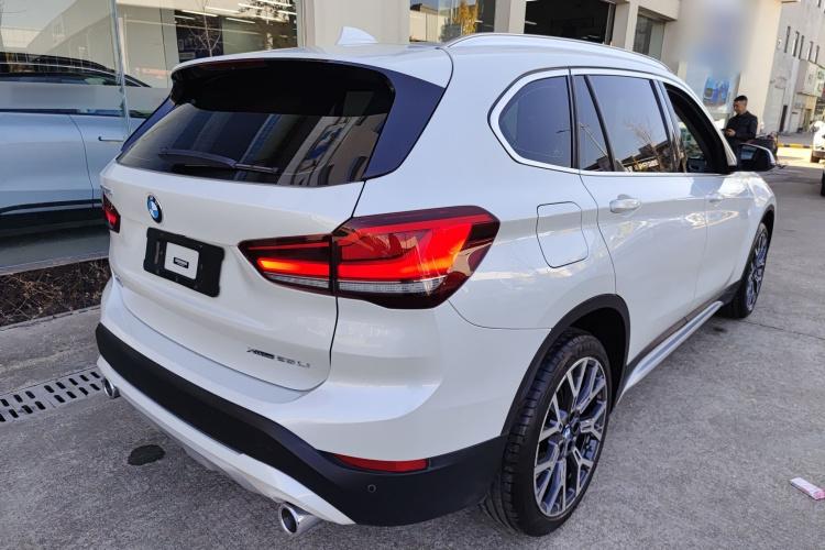 宝马X1 2021款 xDrive25Li 尊享型车身外观7