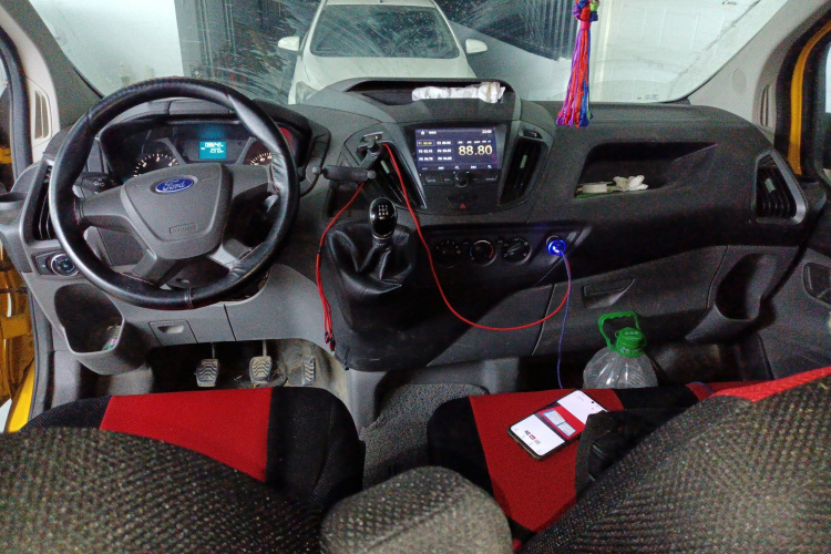 福特 全顺 2017款 2.0T柴油多功能商用车短轴低顶国V中控内饰7002