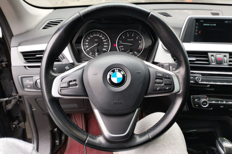 宝马X1 2018款 sDrive20Li 领先型中控内饰13