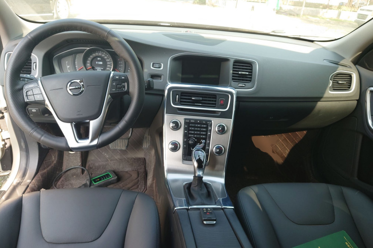 沃尔沃S60 2019款 S60L 改款 T5 智进进阶版中控内饰12