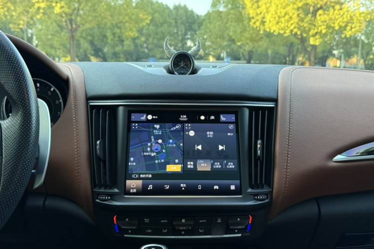 玛莎拉蒂 Levante 2022款 3.0T Modena中控内饰7001