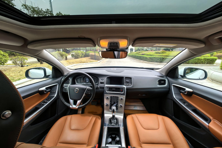 沃尔沃S60 2019款 S60L 改款 T5 智进进阶版中控内饰7006