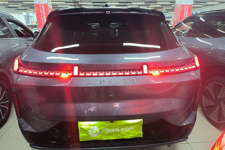 领克08 EM-P 2025款 220km 四驱性能Halo车身外观6
