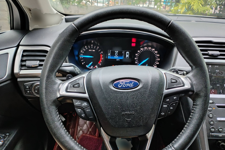 福特 蒙迪欧 2017款 EcoBoost 180 时尚型中控内饰13