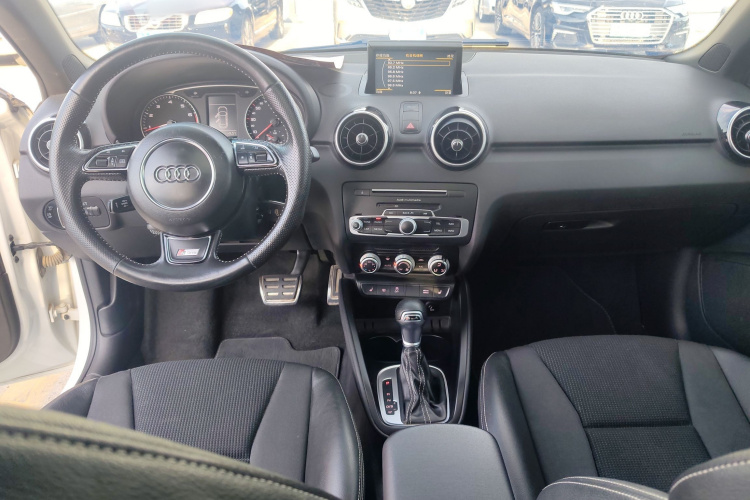 奥迪A1 2016款 30 TFSI Sportback S Line运动版中控内饰12