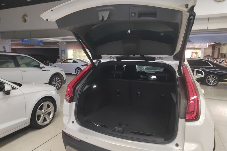 凯迪拉克XT4 2018款 28T 两驱领先型机舱底盘23