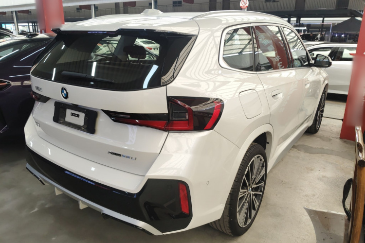 宝马X1 2023款 xDrive25Li M运动套装车身外观7