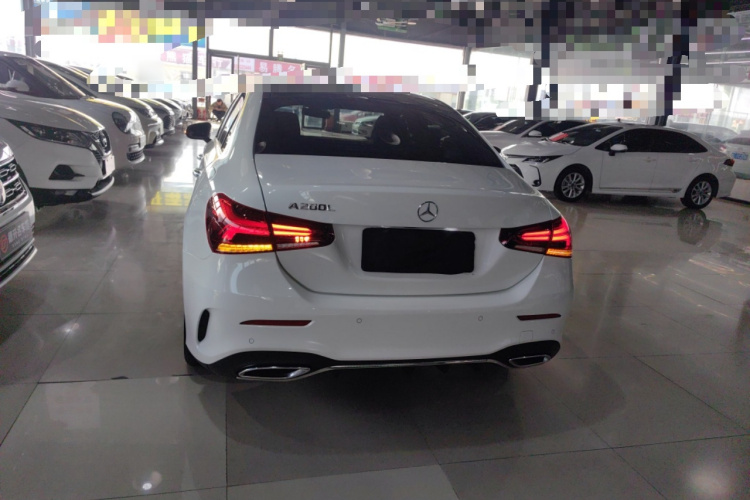 奔驰A级 2020款 改款 A 200 L 运动轿车时尚型车身外观6