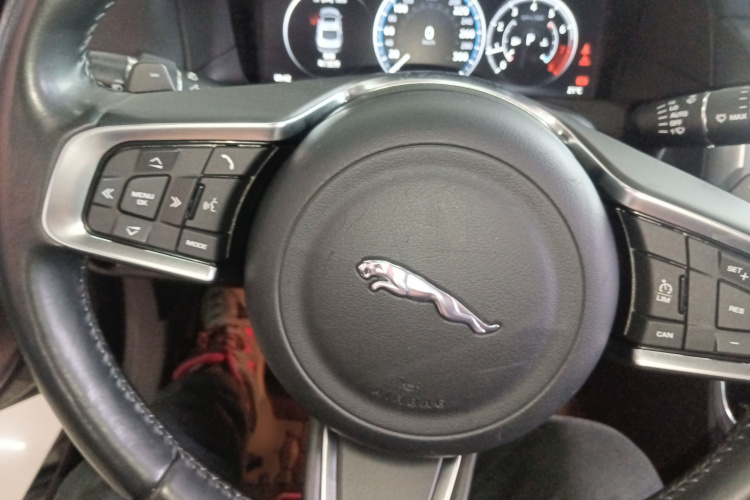 捷豹XFL 2019款 XFL 2.0T 250PS 四驱尊享版局部细节13