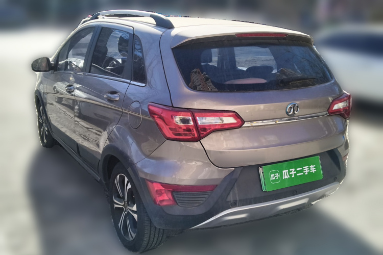 北汽新能源EX 2018款 EX360 新潮版车身外观5