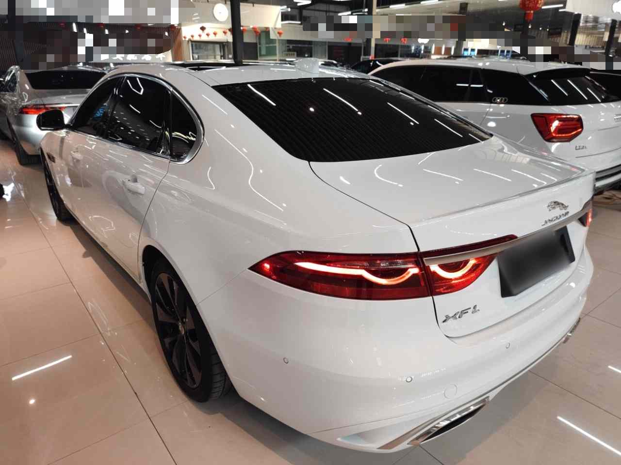 捷豹XFL 2024款 2.0T P250 两驱尊享豪华版(3)