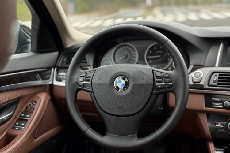 宝马5系 2014款 525Li 领先型中控内饰7010