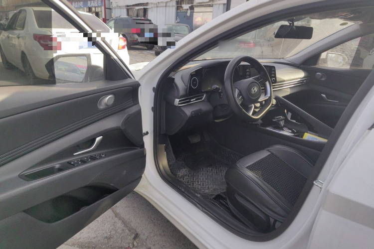 现代 伊兰特 2023款 1.5L CVT GLX精英版中控内饰20