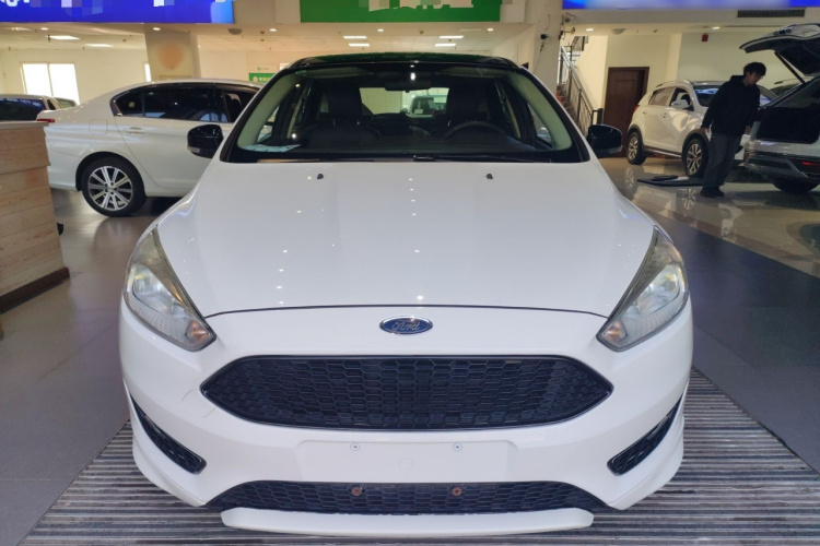 福特 福克斯 2017款 1.5T CTCC 白黑限量版车身外观2