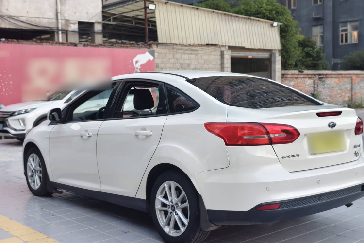 福特 福克斯 2015款 三厢 1.6L 自动风尚型车身外观6005