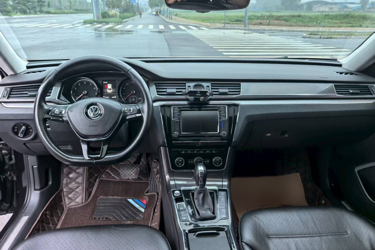 大众 帕萨特 2017款 330TSI DSG御尊版中控内饰7001