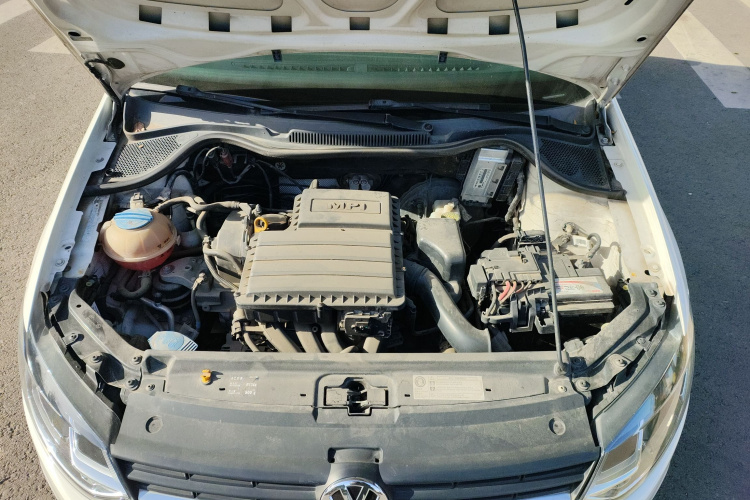 大众 Polo 2016款 1.6L 自动舒适型机舱底盘24